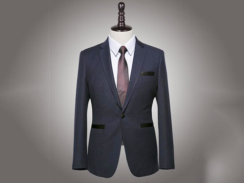 看過(guò)很多搭配，卻依然穿不好這身西裝 ？